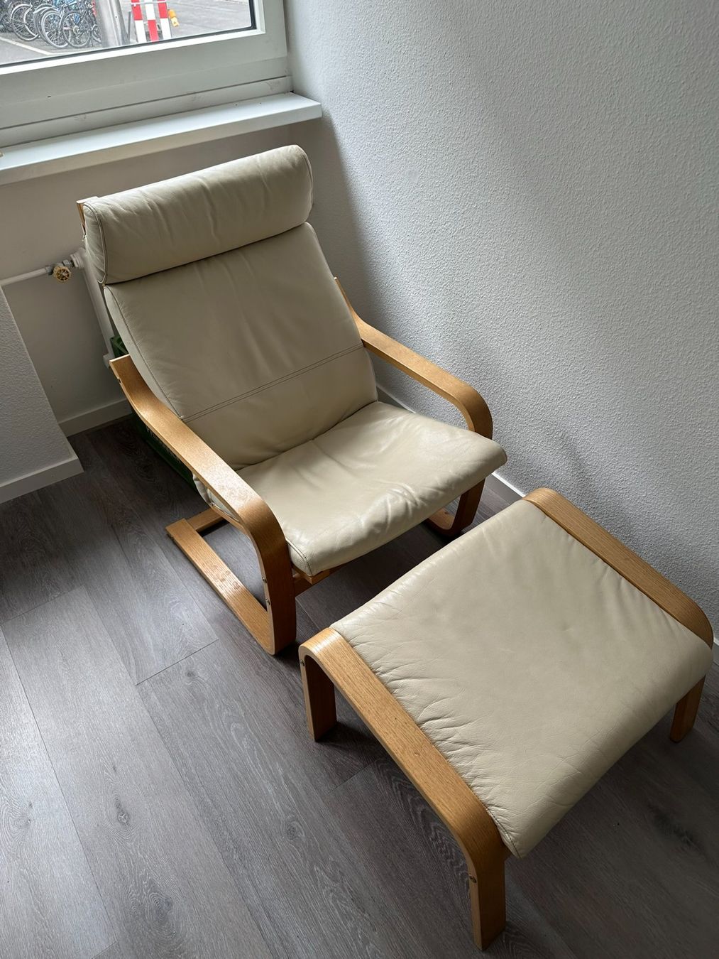 Sessel: Büroauflösung: Ledersessel mit Hocker – Gebraucht aus Zürich von Dani8008