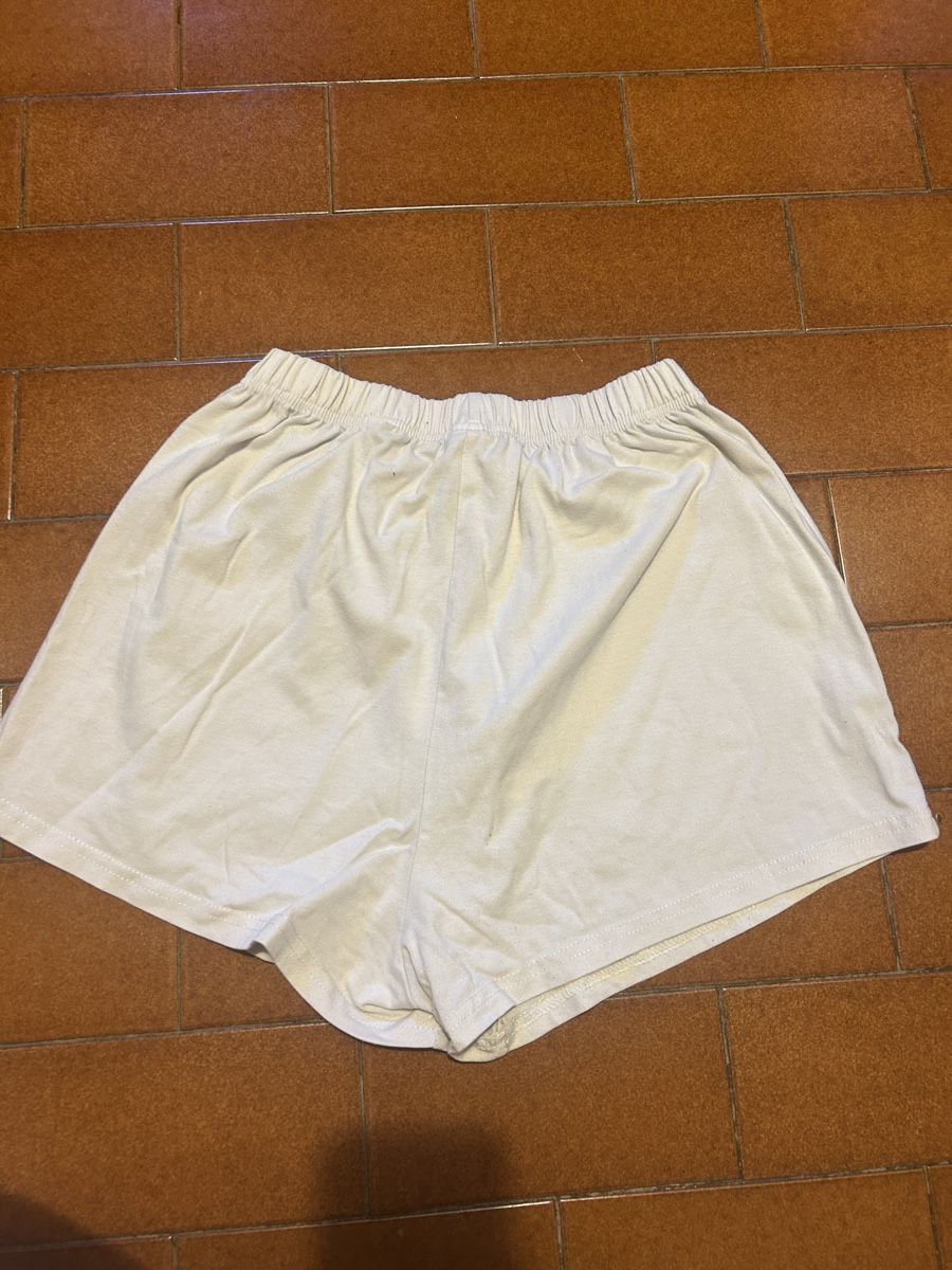 Shein Pantalons: Shorts Shein blanc taille M  – D'occasion à St-Prex par mar_f6t6 2