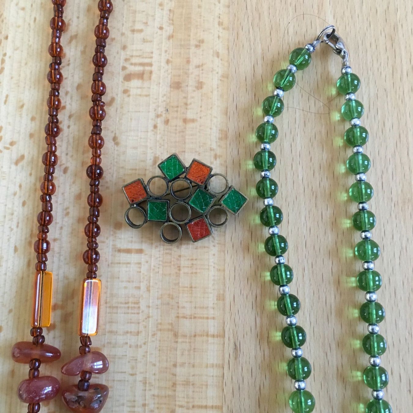 Ketten: Modeschmuck 3 Ketten und eine Brosche, – Gebraucht aus Bern von antigua13 3