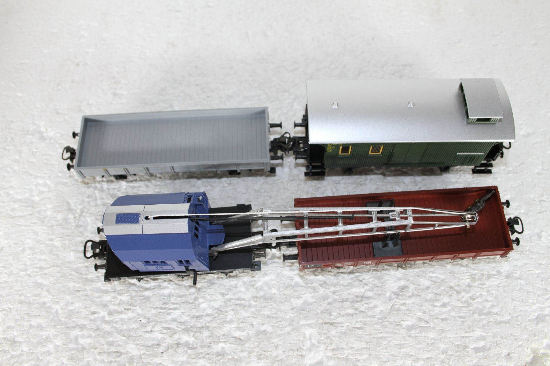 Märklin Trains électriques: Märklin DB 3 Güterwagen mit Kran – D'occasion à Triesen par gleis8 6