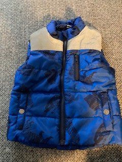 Altro abbigliamento per bambino: Doudonne sans manches t.104 – Usato da Boudry venduto da Lamue01