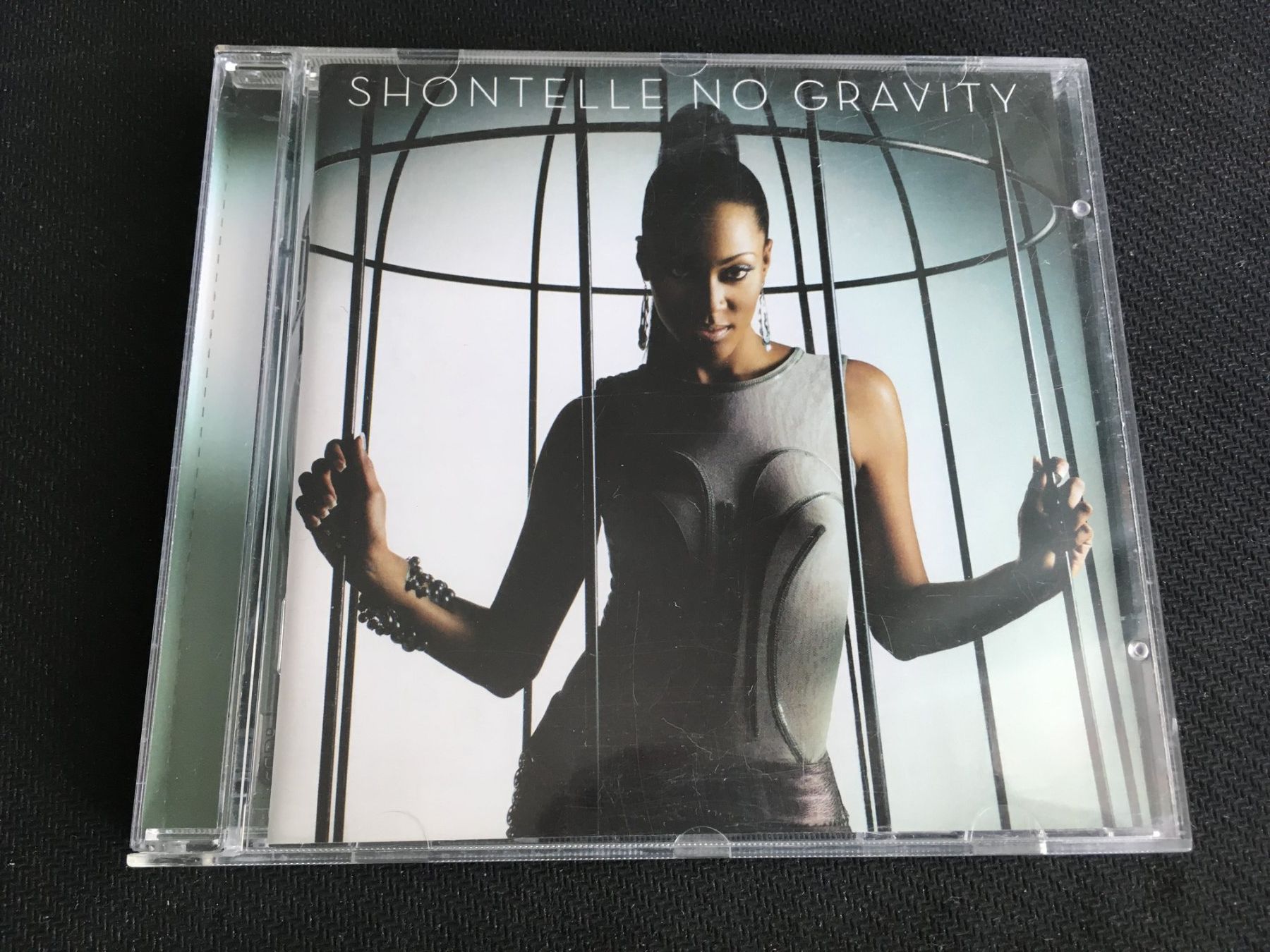 CD: Shontelle - No Gravity -CD- – Usato da St.Gallen venduto da MedienJoe