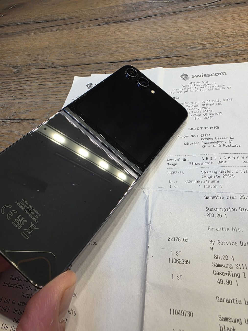 Samsung Telefoni cellulari / Smartphones: Samsung Galaxy Flip 5 256GB – Nuovo (secondo la descrizione) da Oberdiessbach venduto da AdR81 1