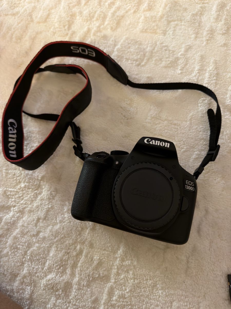 Canon Fotocamera: Canon EOS 1300D camera kit with bag and lenses – Usato da Romanel-s-Lausanne venduto da hug_9yzn 3