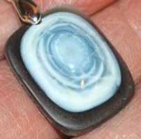 Anhänger L-7521 – Blauer Owyhee Augenopal Cabochon 25X19X9mm