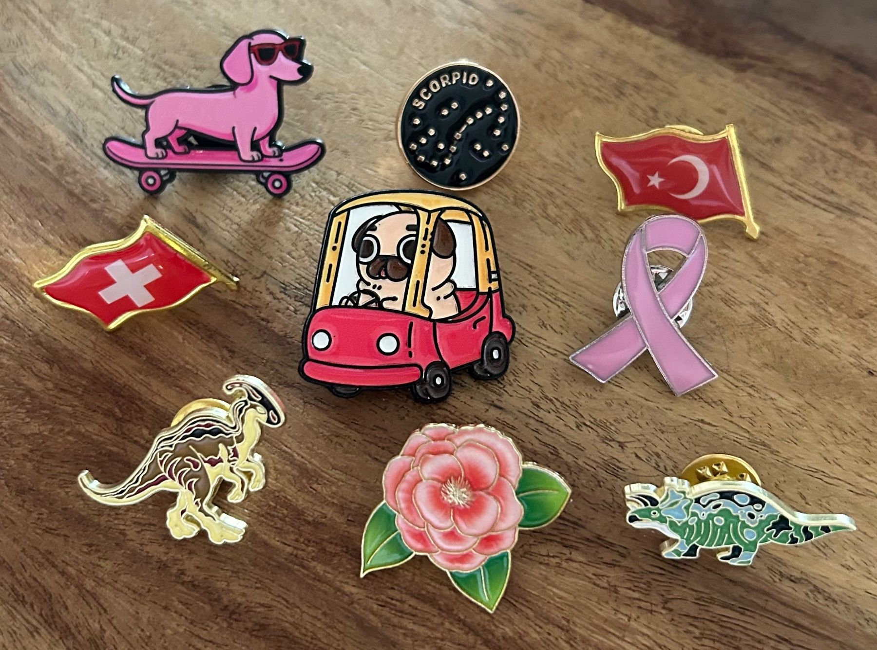 Placchette & Badge: Restposten Pins 9 Stück NEU – Nuovo e nell'imballaggio originale da Geneve venduto da vane267