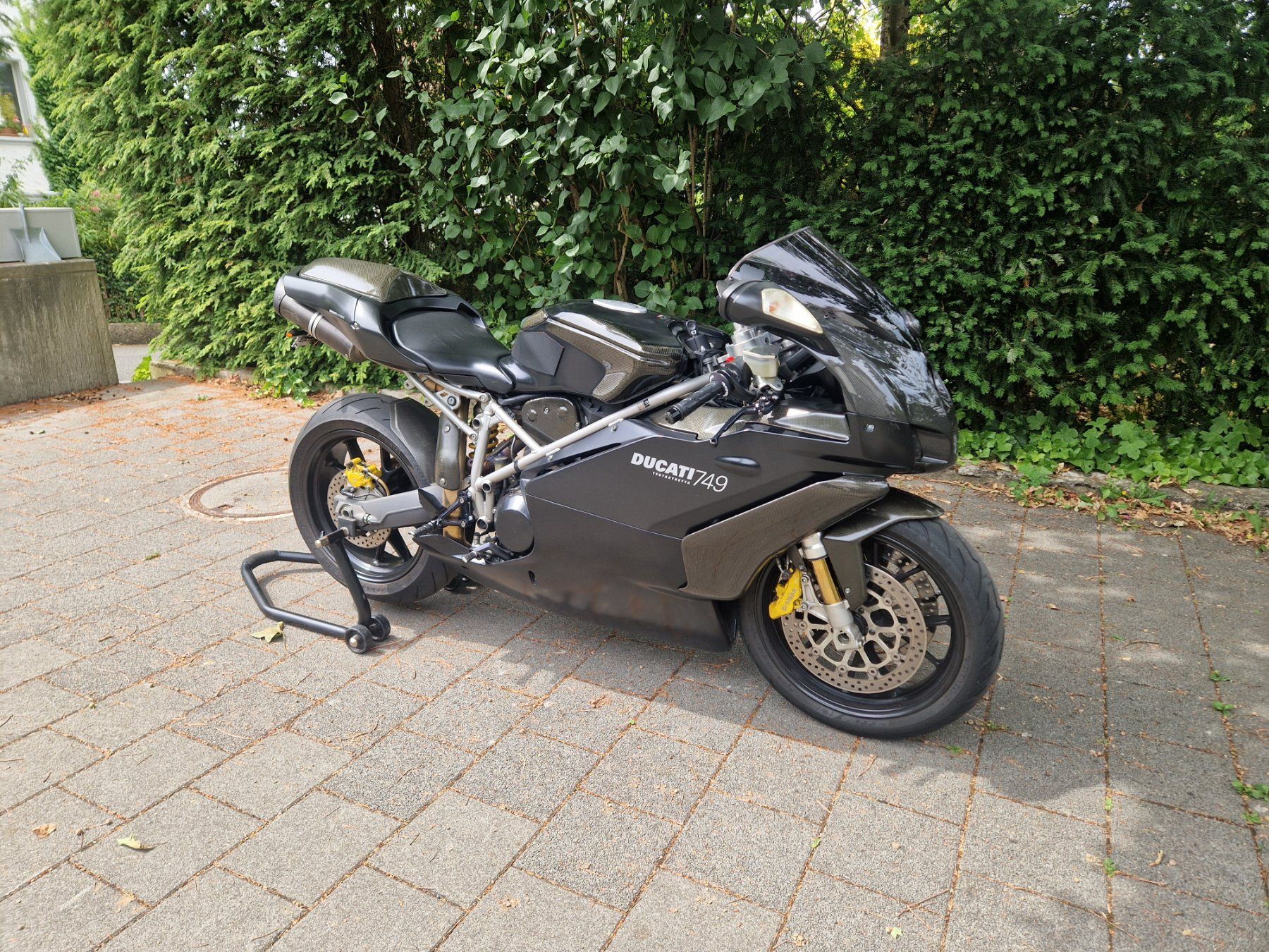 Ducati Strasse: Ducati 749 Dark mit viel Zubehör – Gebraucht aus Zofingen von Alberto_La_Mattina