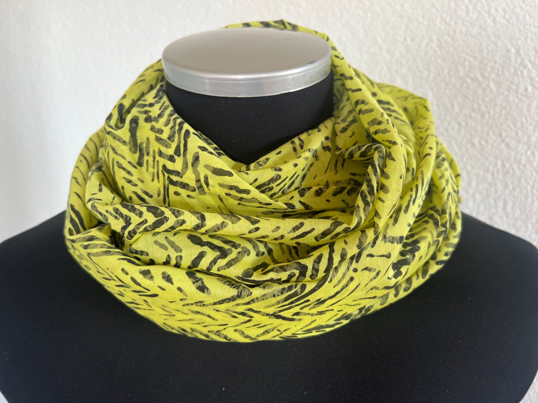 Colora Foulards, Tücher & Schals: Colora Schal, 27% Seide, Hellgrün/Schwarz, NEU – Neu und originalverpackt aus Worb von farben20zauber