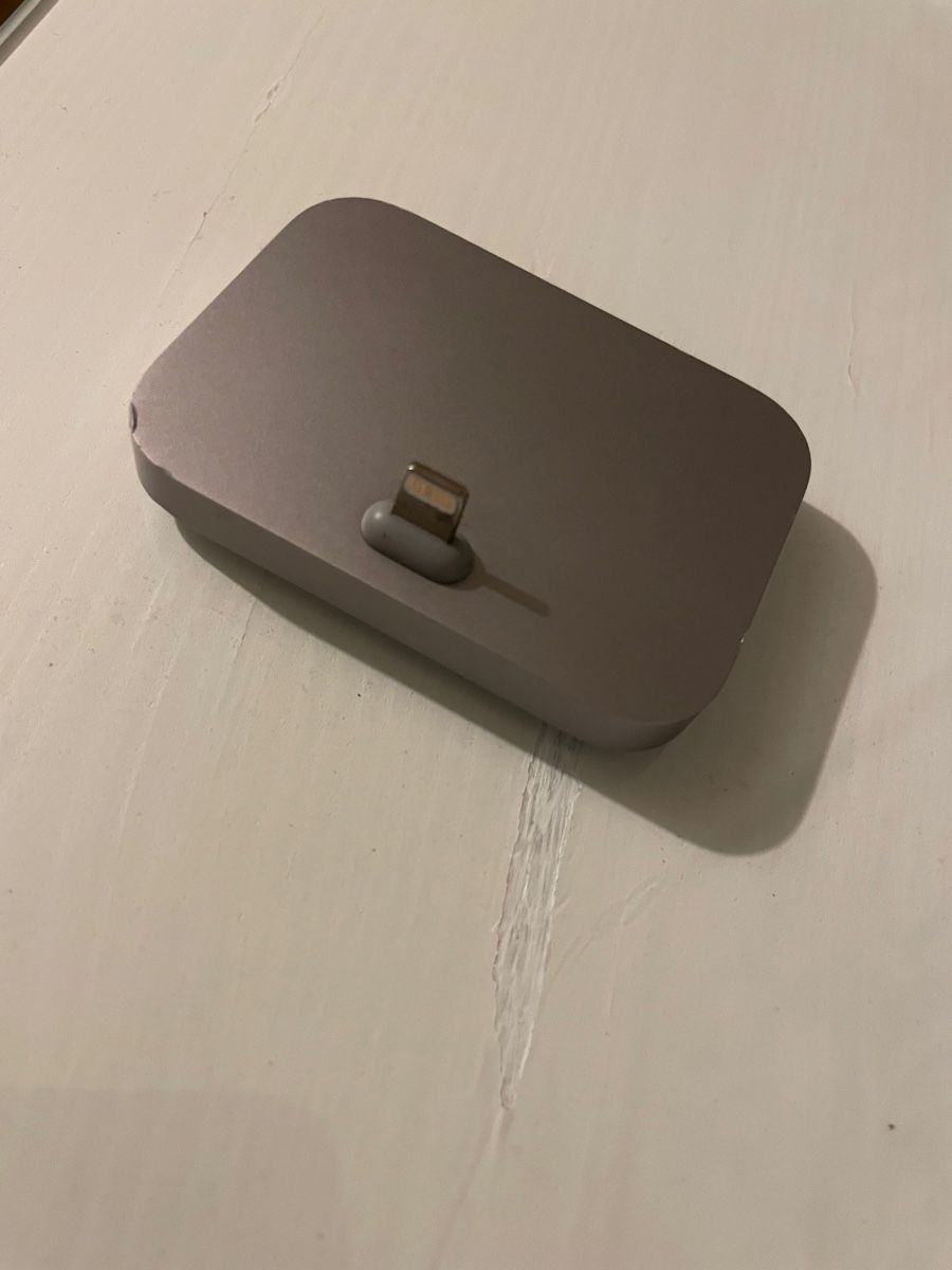 Docking station: Apple iPhone Ladestation Grau – Usato da Schwerzenbach venduto da coccanella