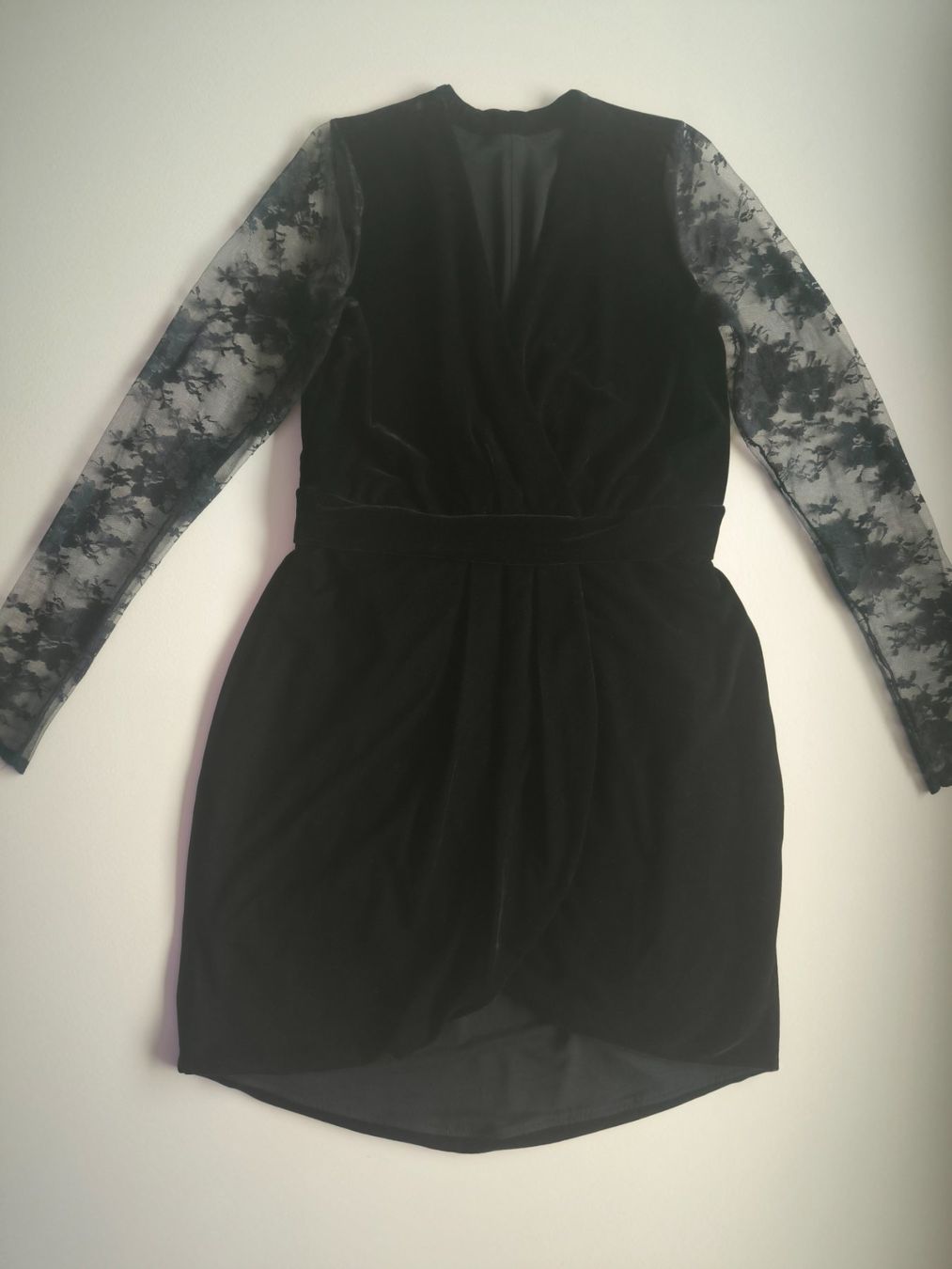 Robes: Wunderschönes schwarzes Samtkleid EU 40 – D'occasion à Wallisellen par C_DM