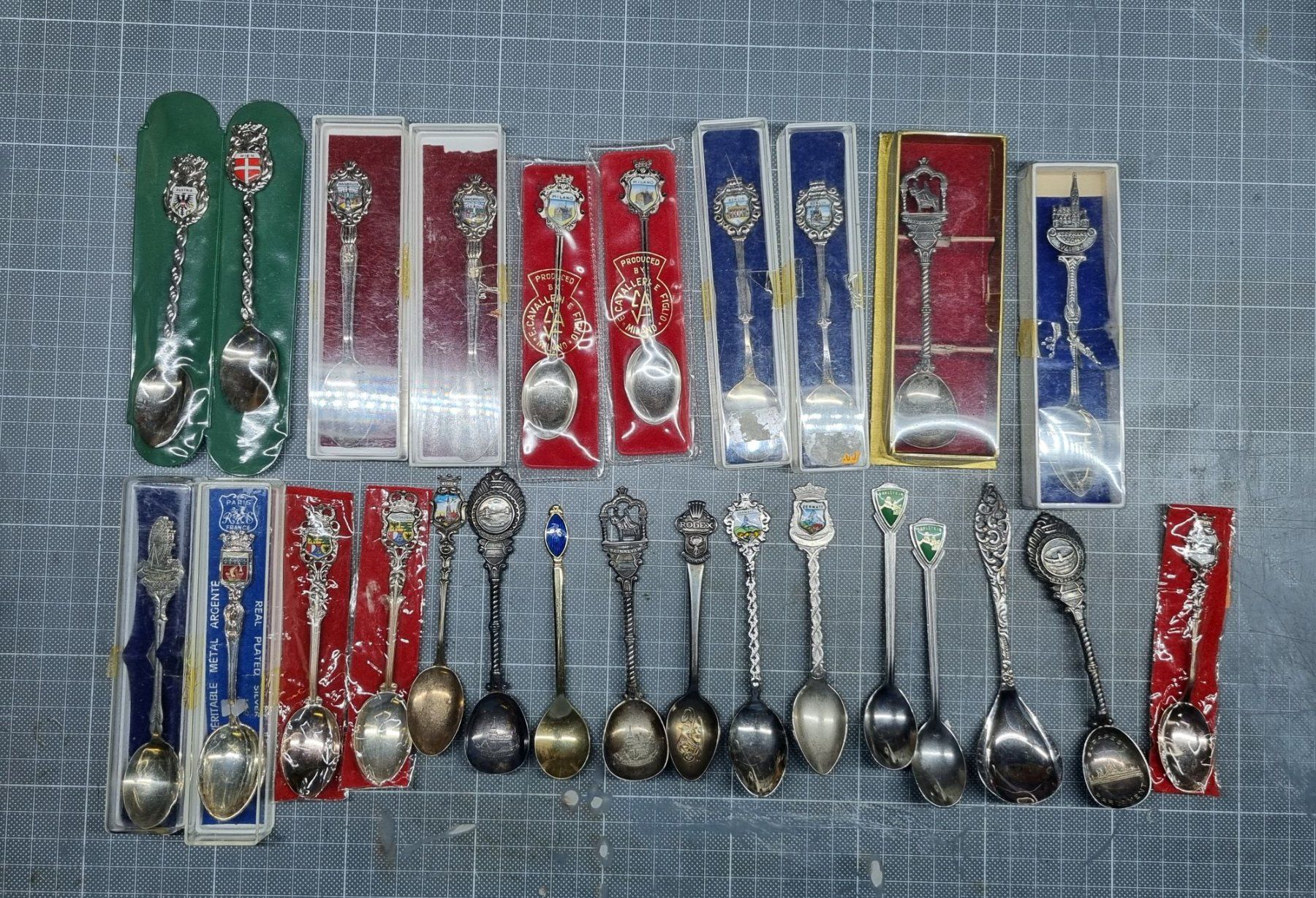 Cucchiai: Löffeli Mocca Löffeli Länder antik 26 Souvenir – Nuovo e nell'imballaggio originale da Oberentfelden venduto da Creapoint