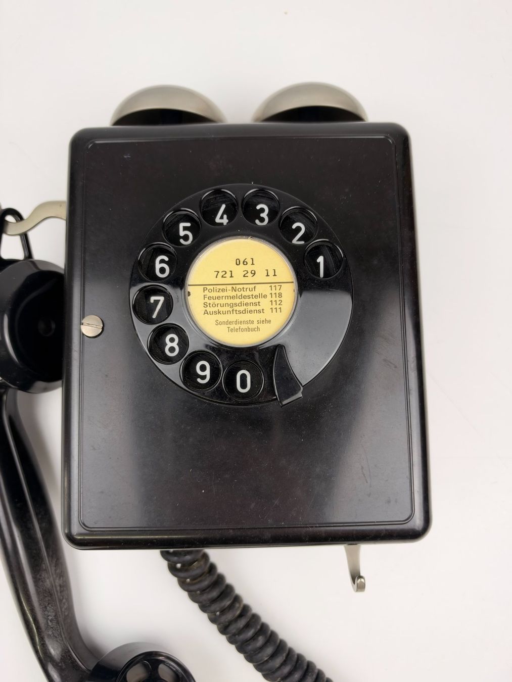 Téléphones: Altes Wandtelefon mit Wählscheibe – D'occasion à Basel par IRMAundFRED 1