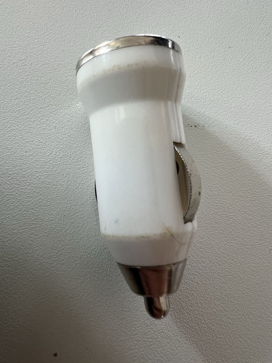 Lecteurs & Adaptateurs: Auto USB Ladegerät Zigarettenanzünder Adapter TX013 – D'occasion à Niederrohrdorf par beniledergerber