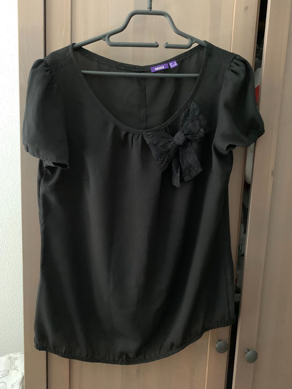 Mexx T-Shirts: MEXX Shirt Schwarz in Größe 38 – Gebraucht aus Wolfwil von NewGirl