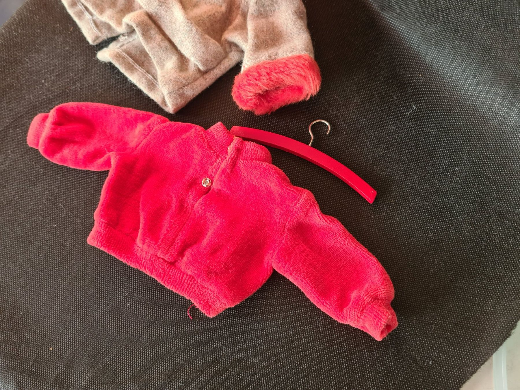 Puppen: 2 Sasha-Puppenkleider Vintage, Winterjacke & Pullover – Gebraucht aus Münchenbuchsee von babilibern 5