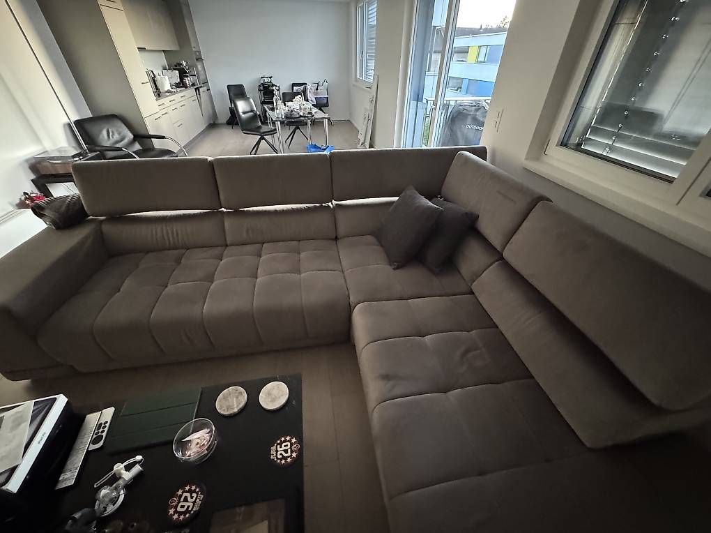 Divani: Wohnlandschaft Solero / grosses Ecksofa grau – Usato da Schwerzenbach venduto da Berkeoek 2