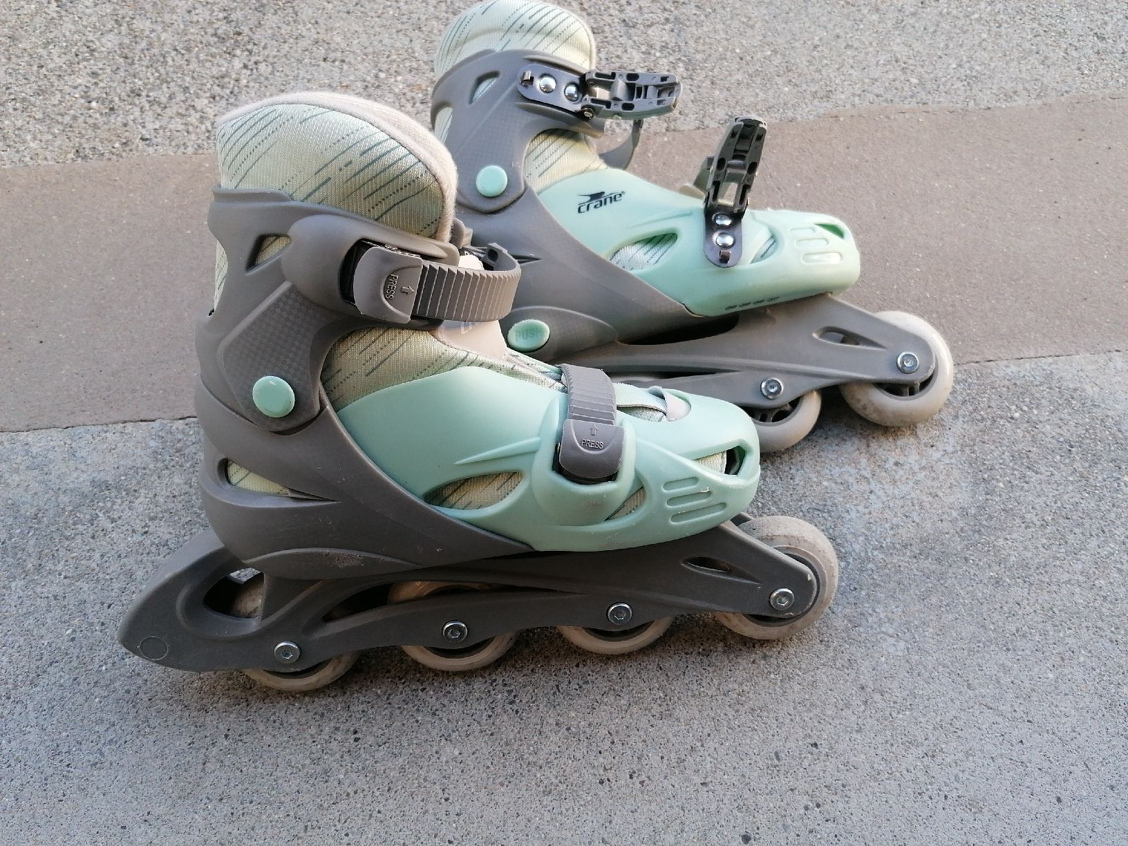 Patins à roul. & inline: Rollschuhe – D'occasion à Sargans par punkmarado