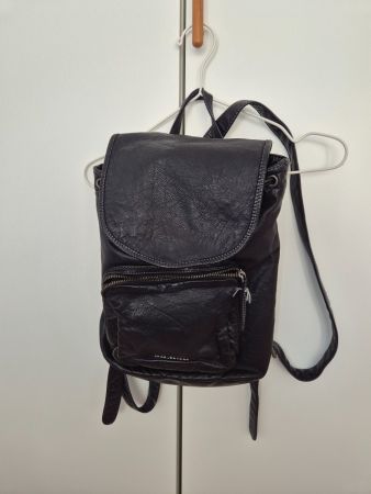 fredsBRUDER Rucksack – Schwarzes Leder – Mit Charakter