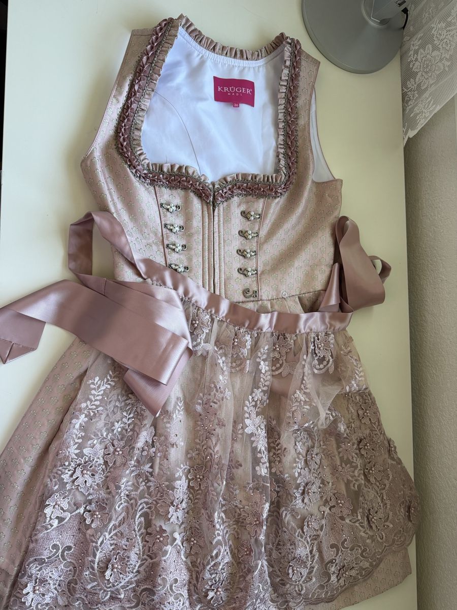 Krüger Robes: Krüger Dirndl Rosa  – Neuf (Voir description) à Unterägeri par Marlen._