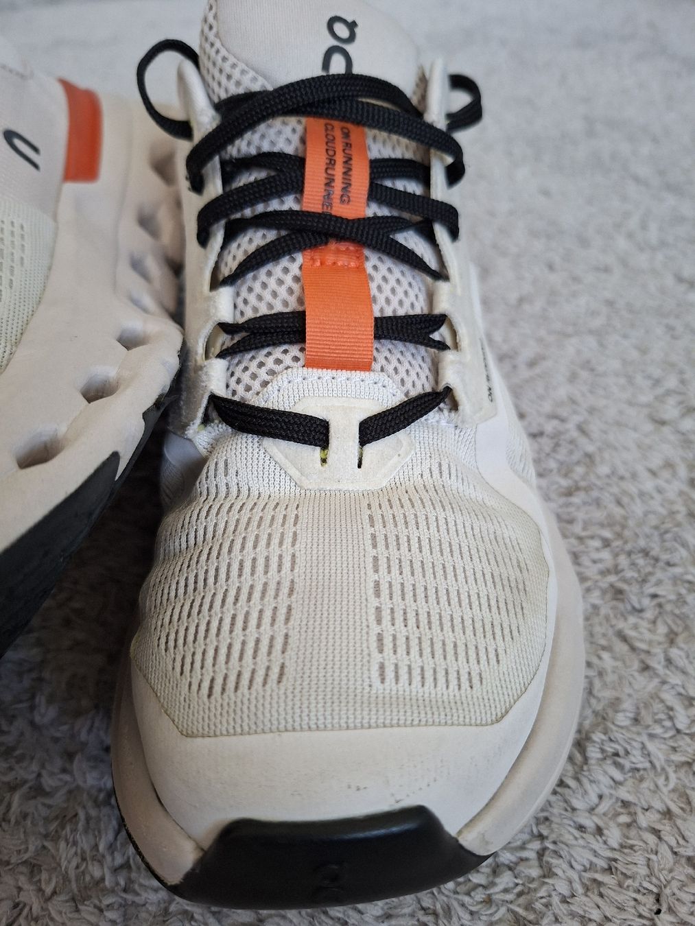 On Scarpe da uomo: Chaussures On Running Cloudrunner blanc orange taille 40 – Usato da Renens VD venduto da ser_j2fn 2