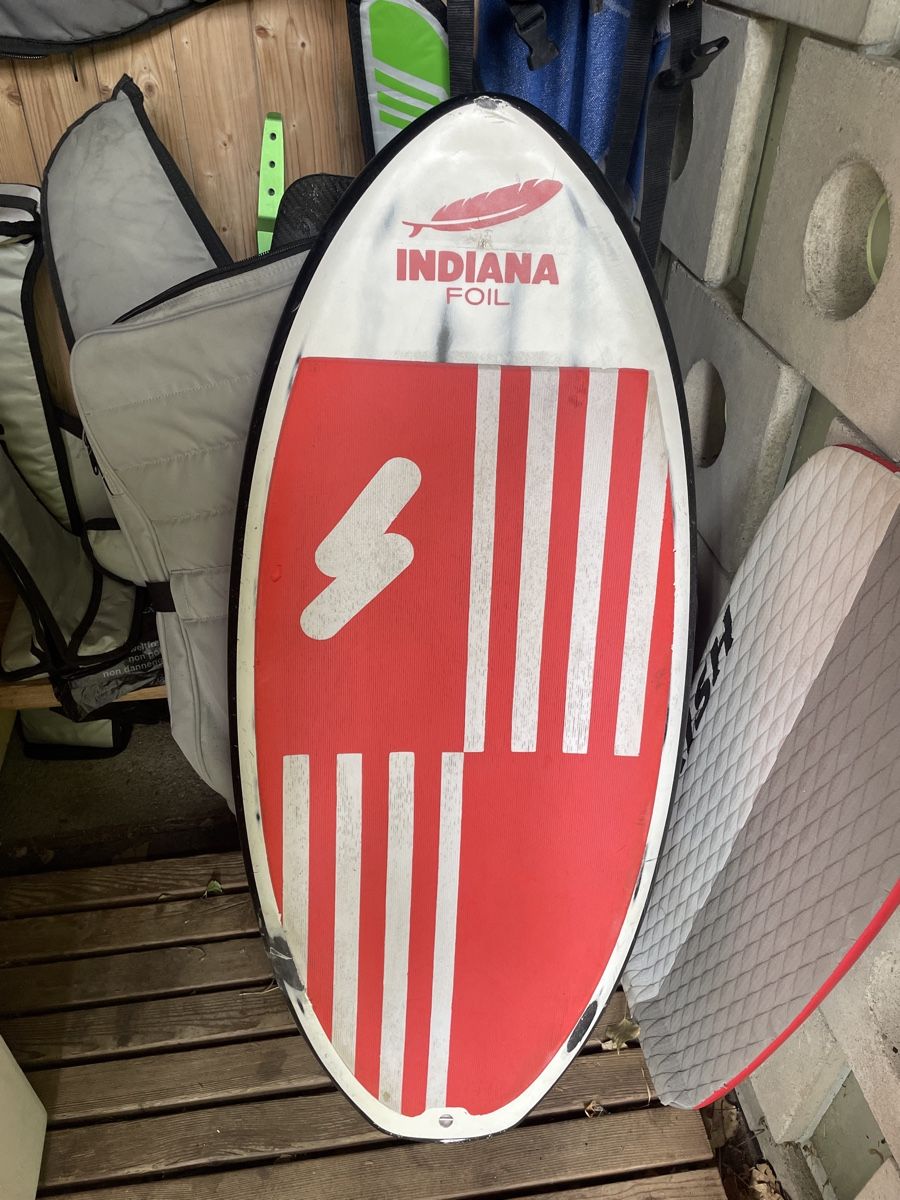 Indiana Surfboards & Schwimmbrette: Kaputtes Pumpfoilboard – Defekt aus Zürich von phi_5dpt