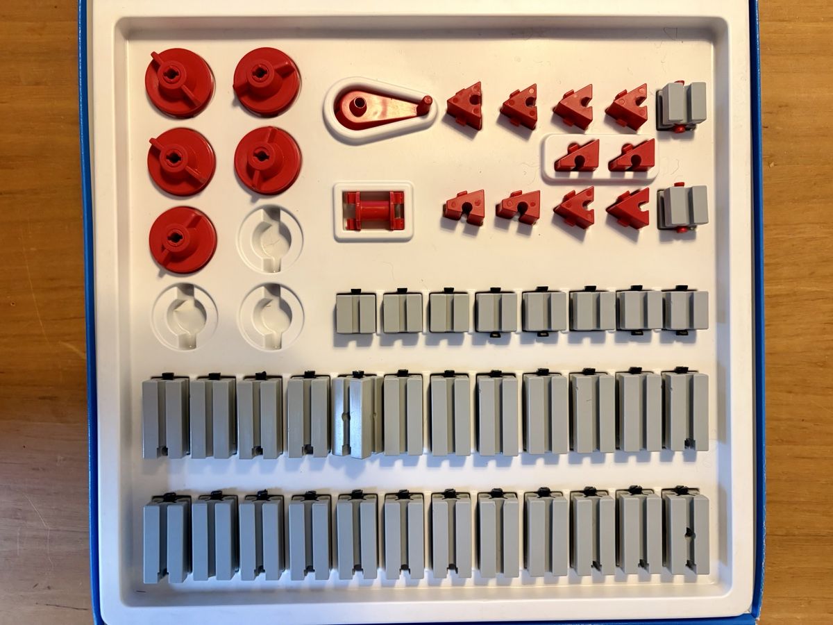 Fischer Kit di costruzioni: Fischertechnik Grundkasten 200 – Usato da Basel venduto da Konix 2