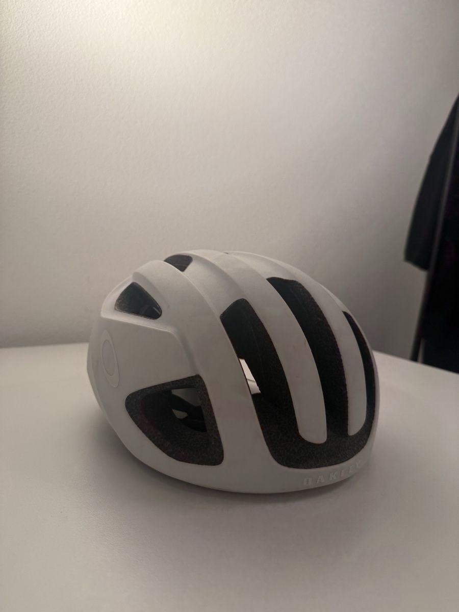 Oakley Caschi: Oakley Rennrad Helm Weiss – Usato da Stallikon venduto da aur_l5ng 1