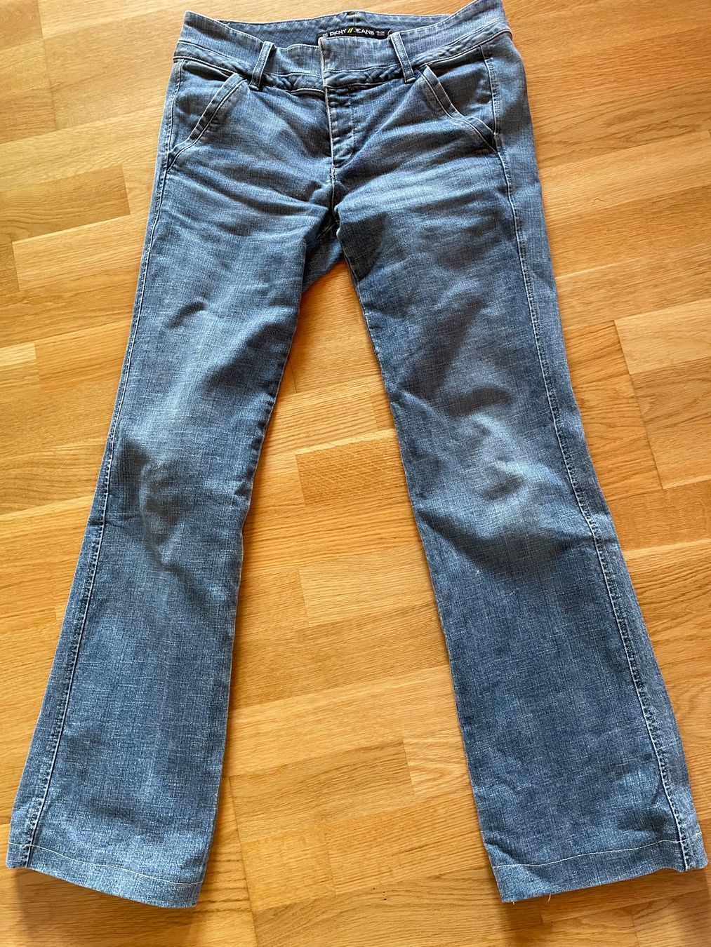 DKNY Jeans: DKNY Jeans, Gr. 30 – Usato da Olsberg venduto da iri_pn9t