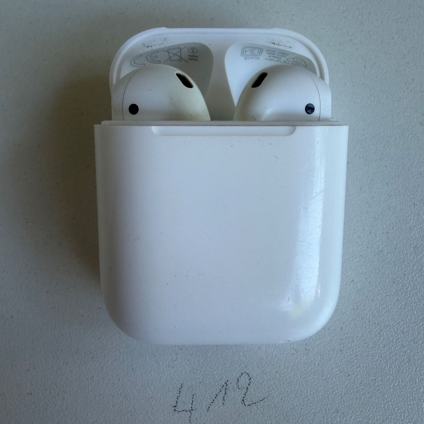 Apple Cuffie: Original Apple AirPods 2 Gen. Wireless Kopfhörer & Case – Usato da Basel venduto da MY.AIRPODS.SHOP