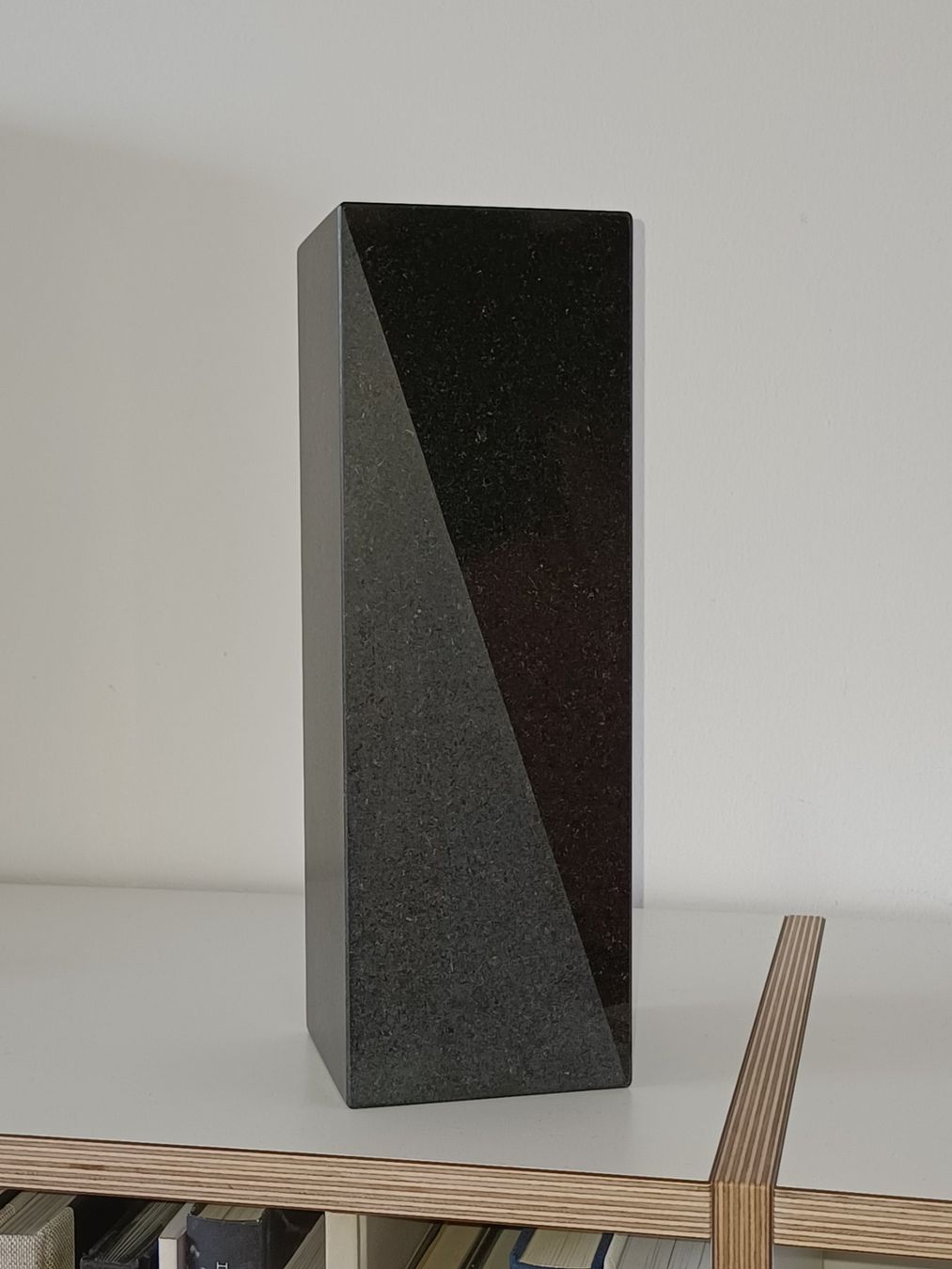 Sculture & Statue: Gottfried Honegger, "Diagonal", 1994, schwarzer Granit – Nuovo (secondo la descrizione) da Uster venduto da diego54