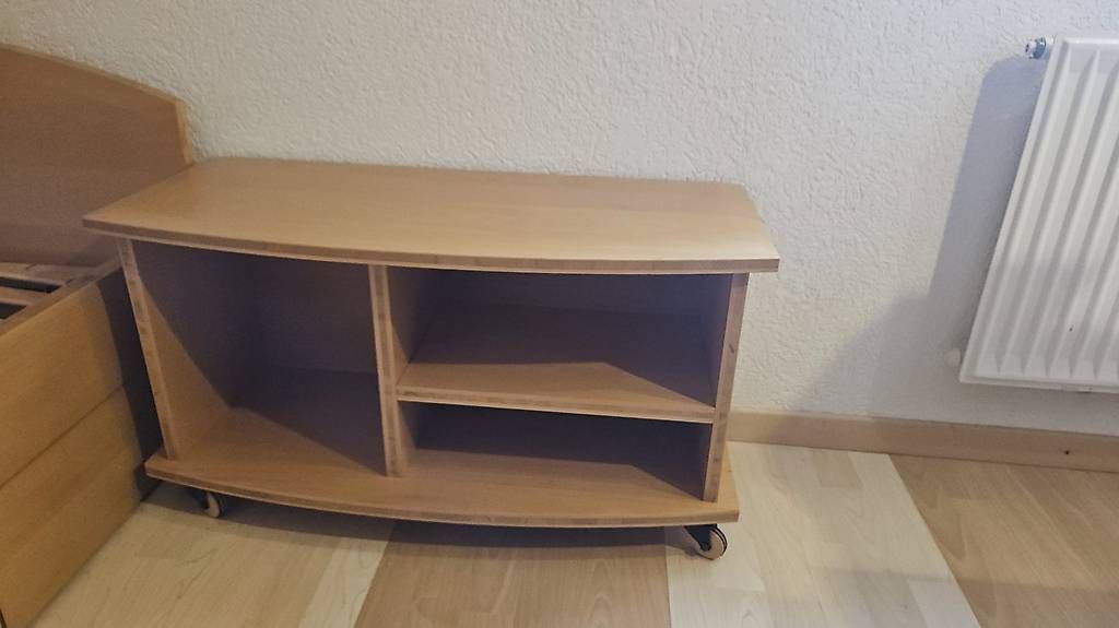 Betten: Ensemble pour chambre avec lit, bureau, table de nuit. Hêtre – Gebraucht aus La Tour-de-Treme von Vincentg 3