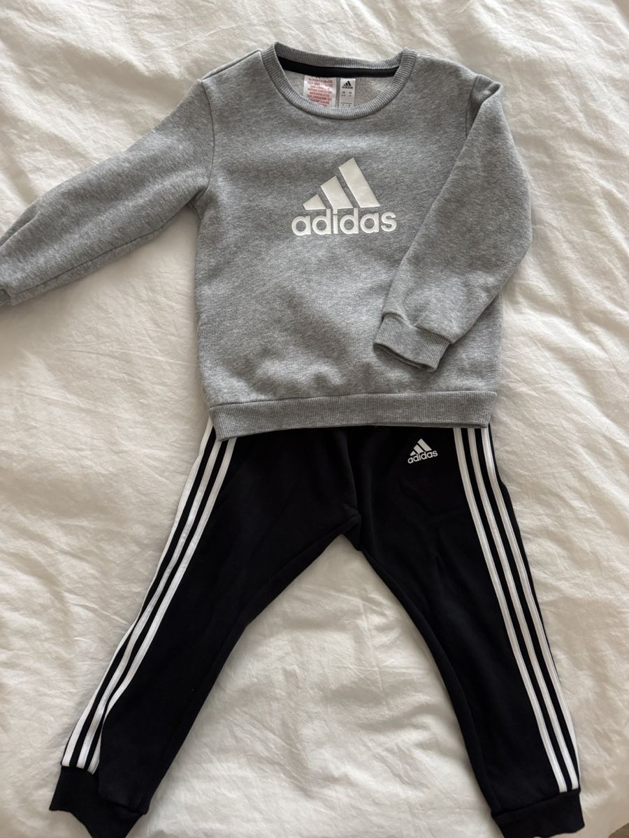 Adidas Lotti di vestiti: Ensemble Adidas gris et noir, 2 pièces, taille 104 – Usato da Saillon venduto da alico