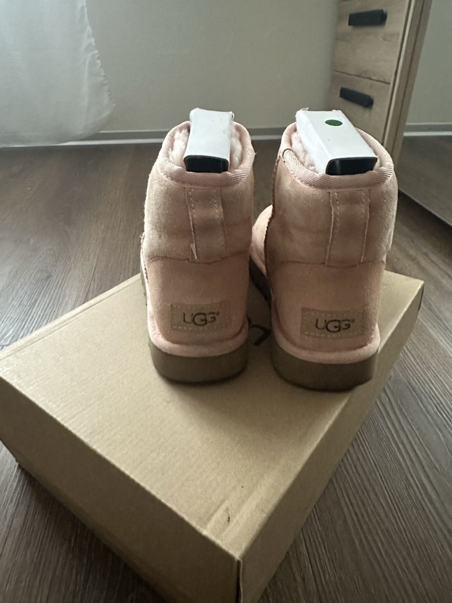 Ugg Scarpe da donna: UGG Classic Mini II Damen-Stiefelchen – Nuovo (secondo la descrizione) da Kölliken venduto da mar_8jjj 2