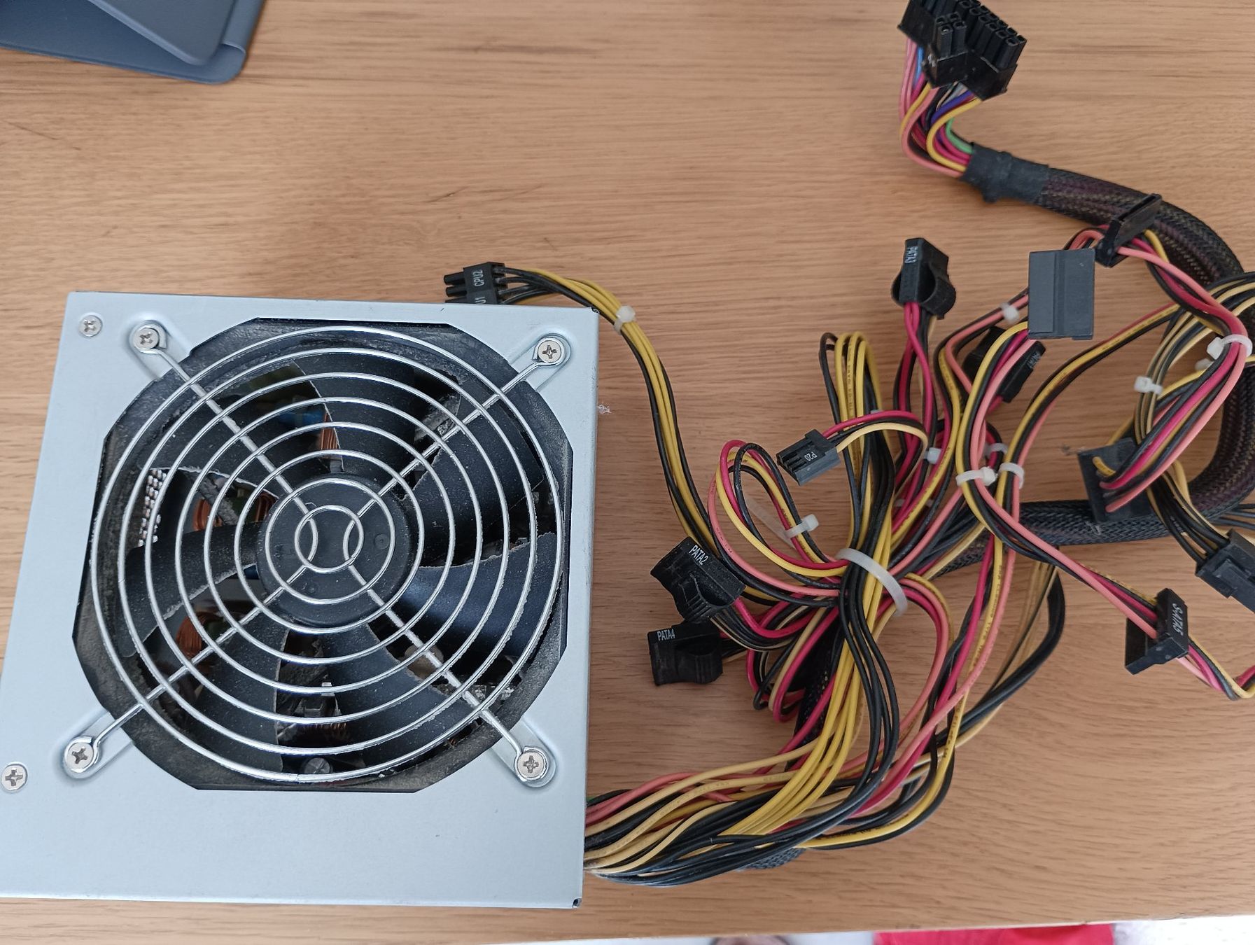 Composants électroniques: Netzteil Delta 500W für PC – D'occasion à Basel par Jbeu06