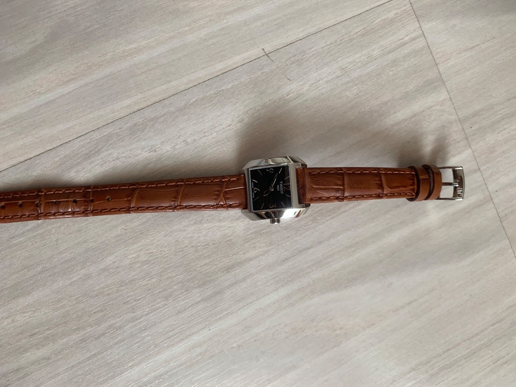 Tissot Montres: Tissot watch, elegant with leather strap – D'occasion à Winterthur par sei_5yvs