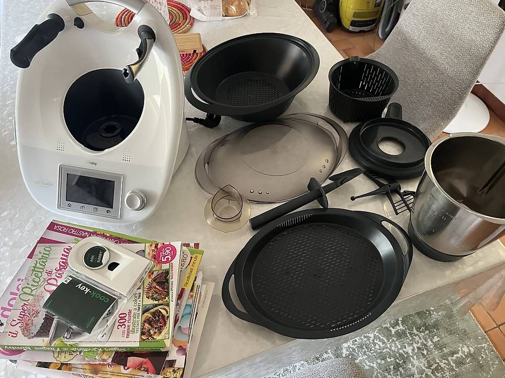 Elettrodomestici da cucina: Vendo Bimby Tm5 causa inutilizzo – Usato da Cadempino venduto da nan_8qxm 2
