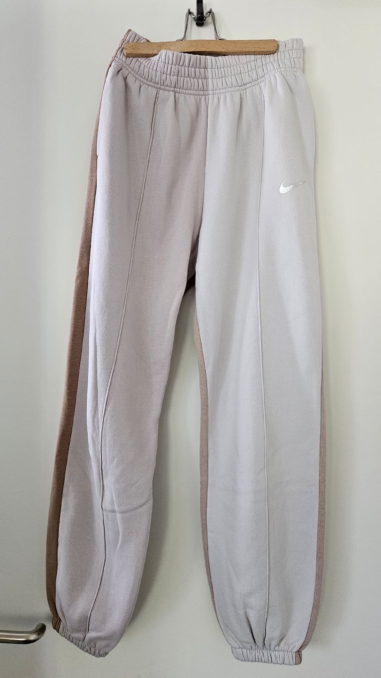 Nike Pantalons: Nike Trainerhose Altrosa/Braun – D'occasion à Hettlingen par Leaena279