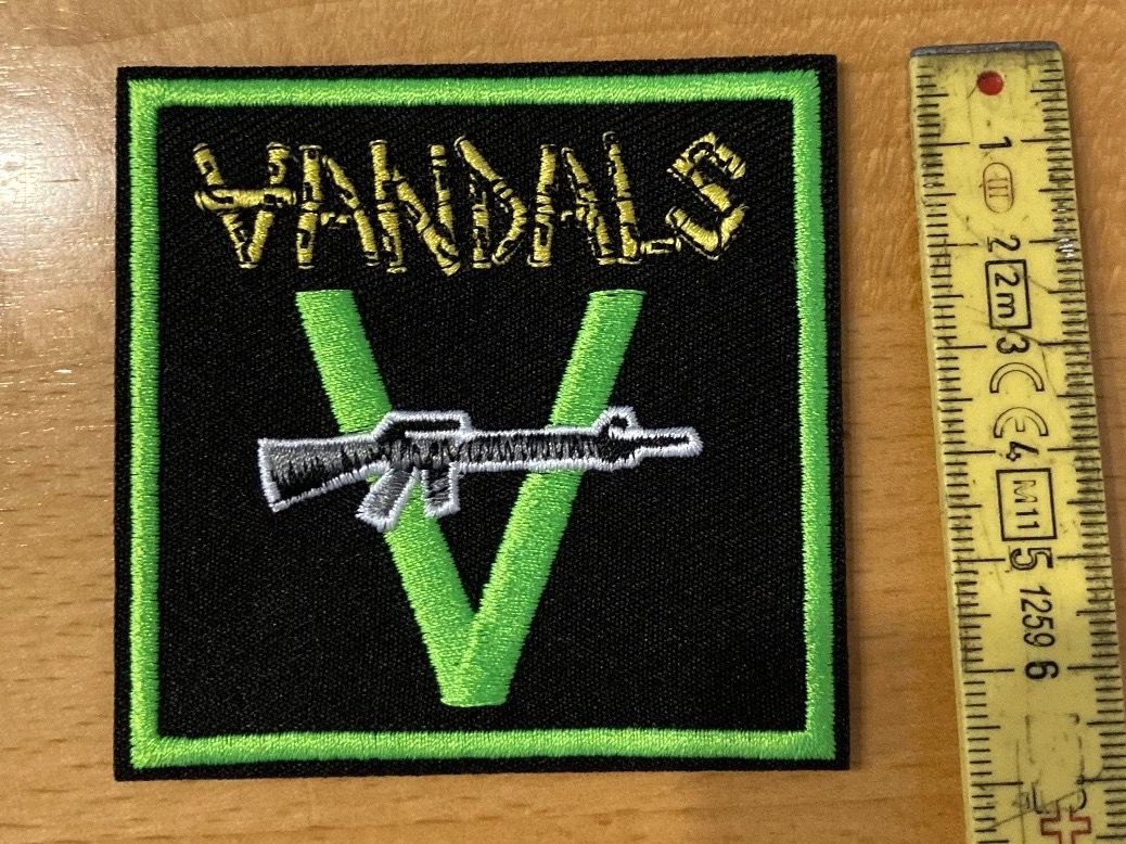 Toppe: Vandals - Patch Aufnäher Sticker Metal Rock Band – Nuovo (secondo la descrizione) da Horn venduto da abutre72