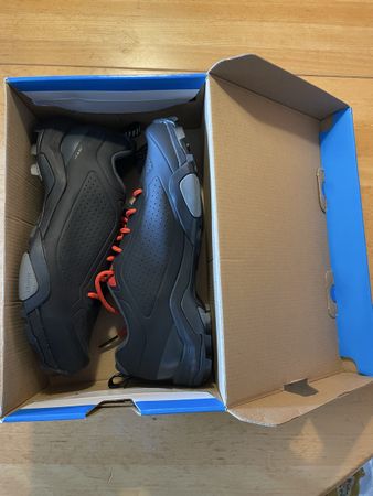 Shimano Klickschuhe und passende Pedalen 