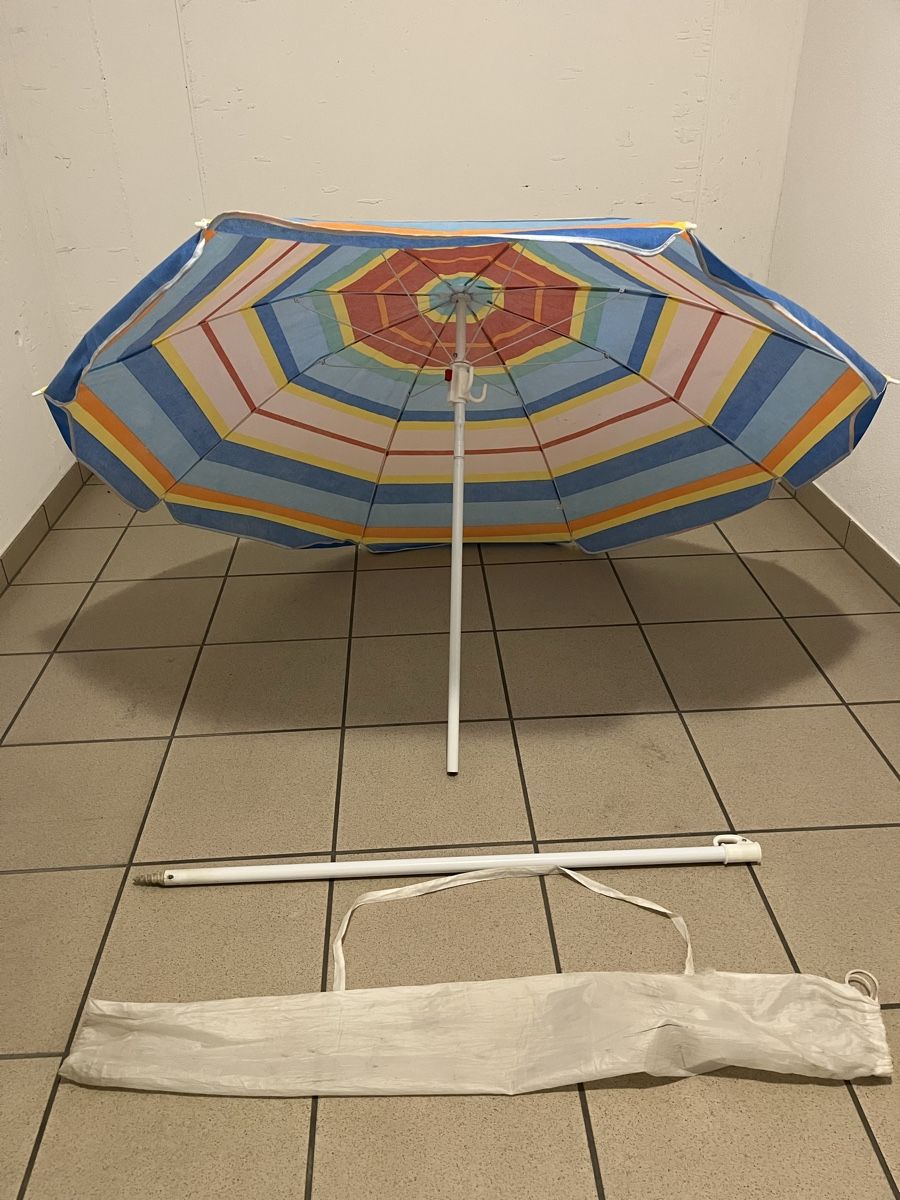 Sonnenschirme: Ombrellone da spiaggia molto resistente con ganci  – Gebraucht aus Cugnasco von dom_fn57
