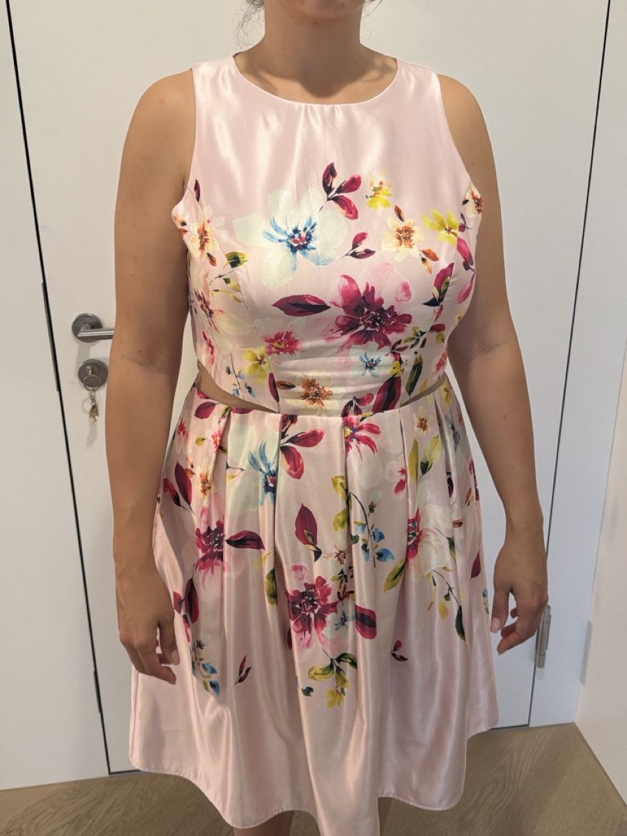 Vestiti: Kleid rosa Blumenmuster Grösse 46 Vera Montneu – Usato da Ebikon venduto da Mcdr01