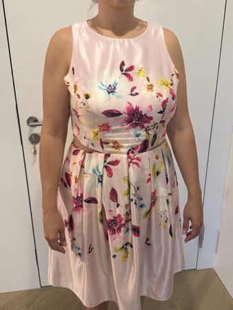 Kleid rosa Blumenmuster Grösse 46 Vera Montneu
