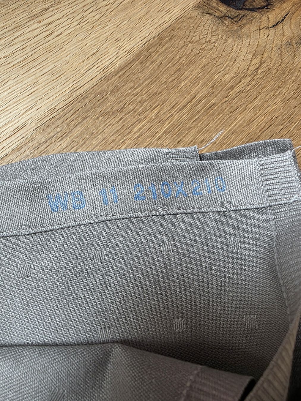 Autre linge de table: Tischtuch 210x210cm hellgrau kariert  – D'occasion à Toffen par ver_x68f 3