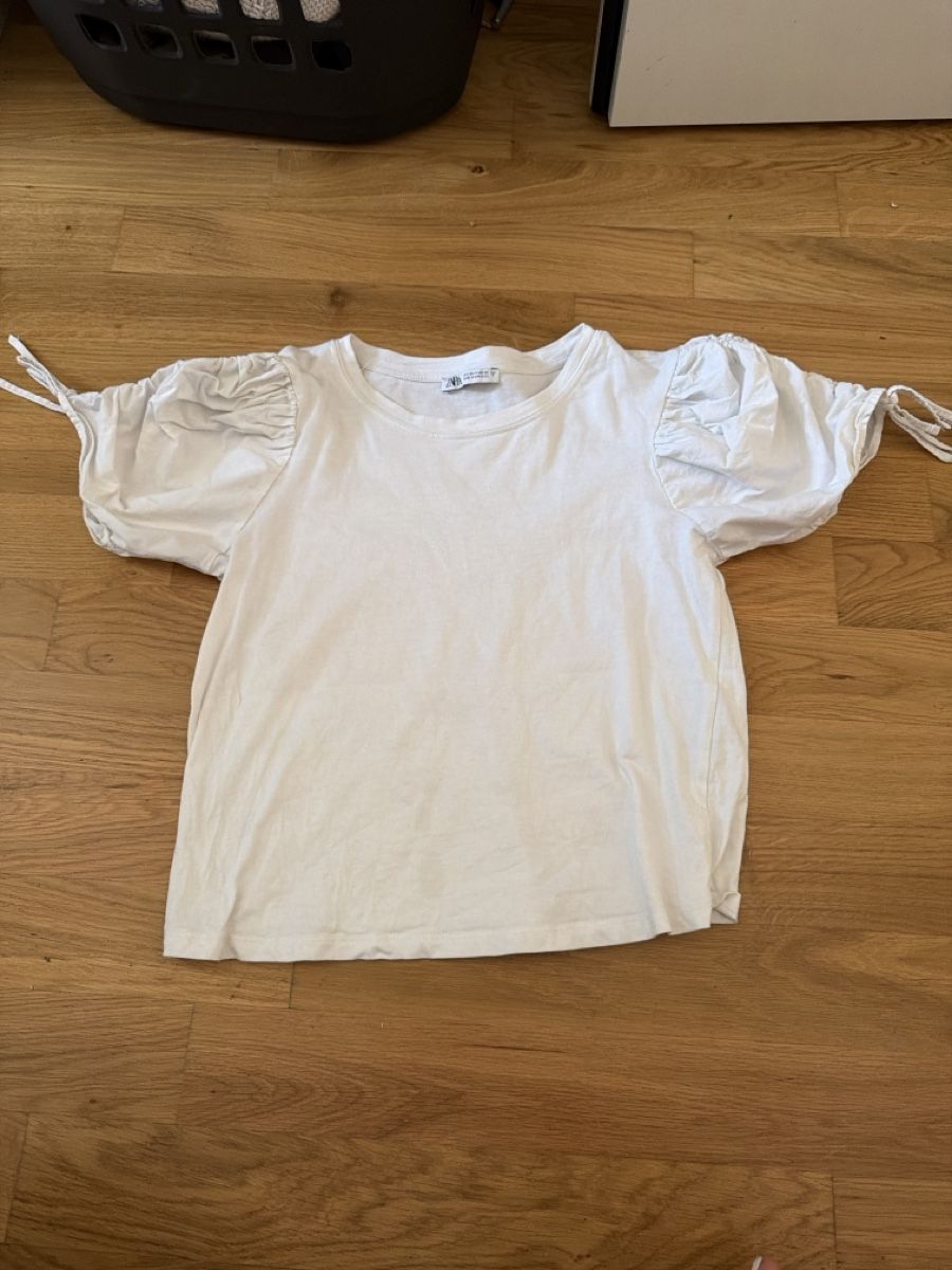 Zara T-shirt: T-Shirt blanc ZARA – Usato da Le Locle venduto da Mayd_h