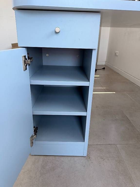 Schreibtische: Vends 2 bureaux avec Caisson – Gebraucht aus Sion von bru_dj8v 2