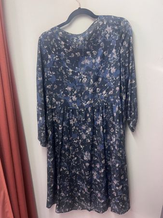 Nile Kleid neu Grösse S, Blumenmuster - Sommerlich leicht!