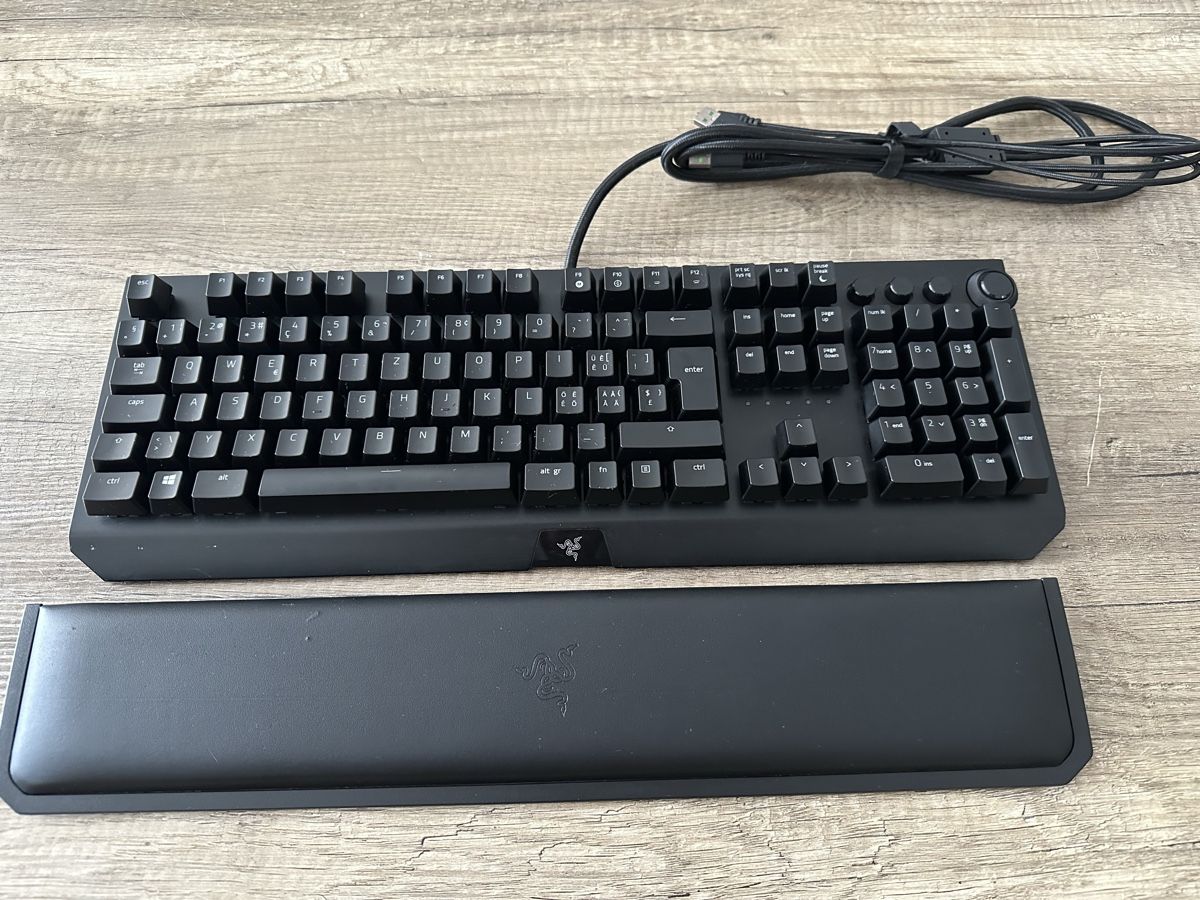Razer Tastaturen: Razer Tastatur, Maus, Mousepat  – Gebraucht aus Malans GR von Nando.G