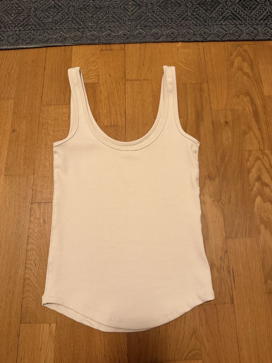 Zara Tops: Basic Top von Zara. Grösse S. Neu. Nie getragen.  – Neuf (Voir description) à Adliswil par StephanieAnnina 5