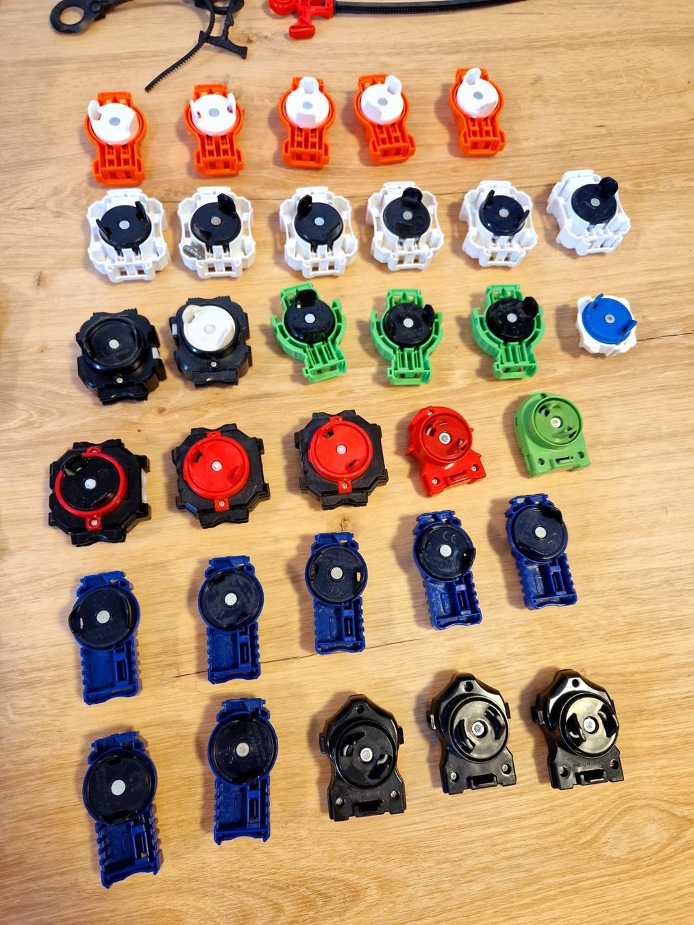 Giocattoli: Beyblade Burst Rise HyperSphere Battle Set mit Extras TOP – Usato da Schaffhausen venduto da thugNme 7