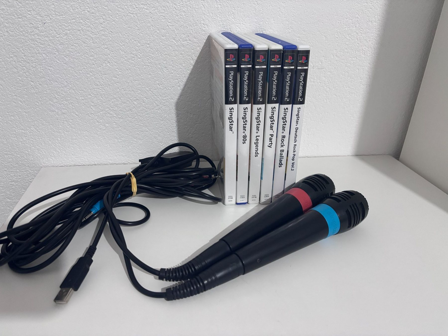 Sony Spiele: PS2 SingStar 6x Games Bundle Set + Mikrophone – Gebraucht aus Binningen von samorga21